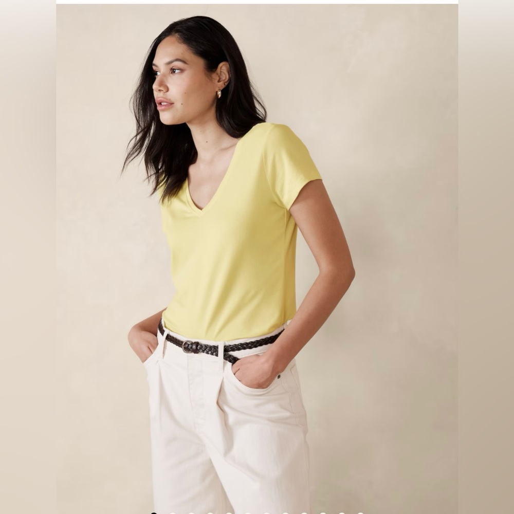 NWT Banana Republic TIMELESS V-NECK T-SHIRT Yellow Maize Size L